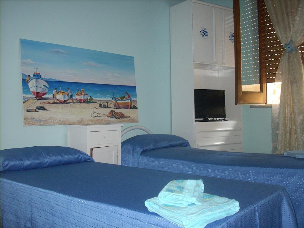 Bed and Breakfast Beb I Delfini Di Casa Paola Mascali Habitación foto